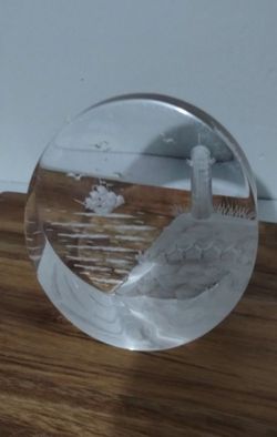 VINTAGE LUCITE - ACRYLIC REVERSE ETCHED ARTWORK  - PAPERWEGHT3. 5" - A999
