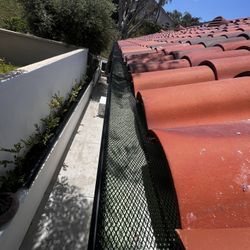 Rain Gutters/ Downspouts/ Screens