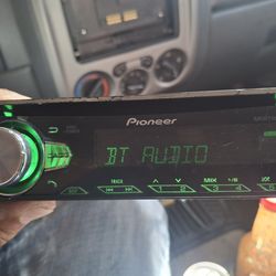 STEREO PIONEER CD AUX USB BLUETOOTH CAMBIA DE DIFERENTES COLORES GOOD CONDICIÓN ABLO ESPAÑOL