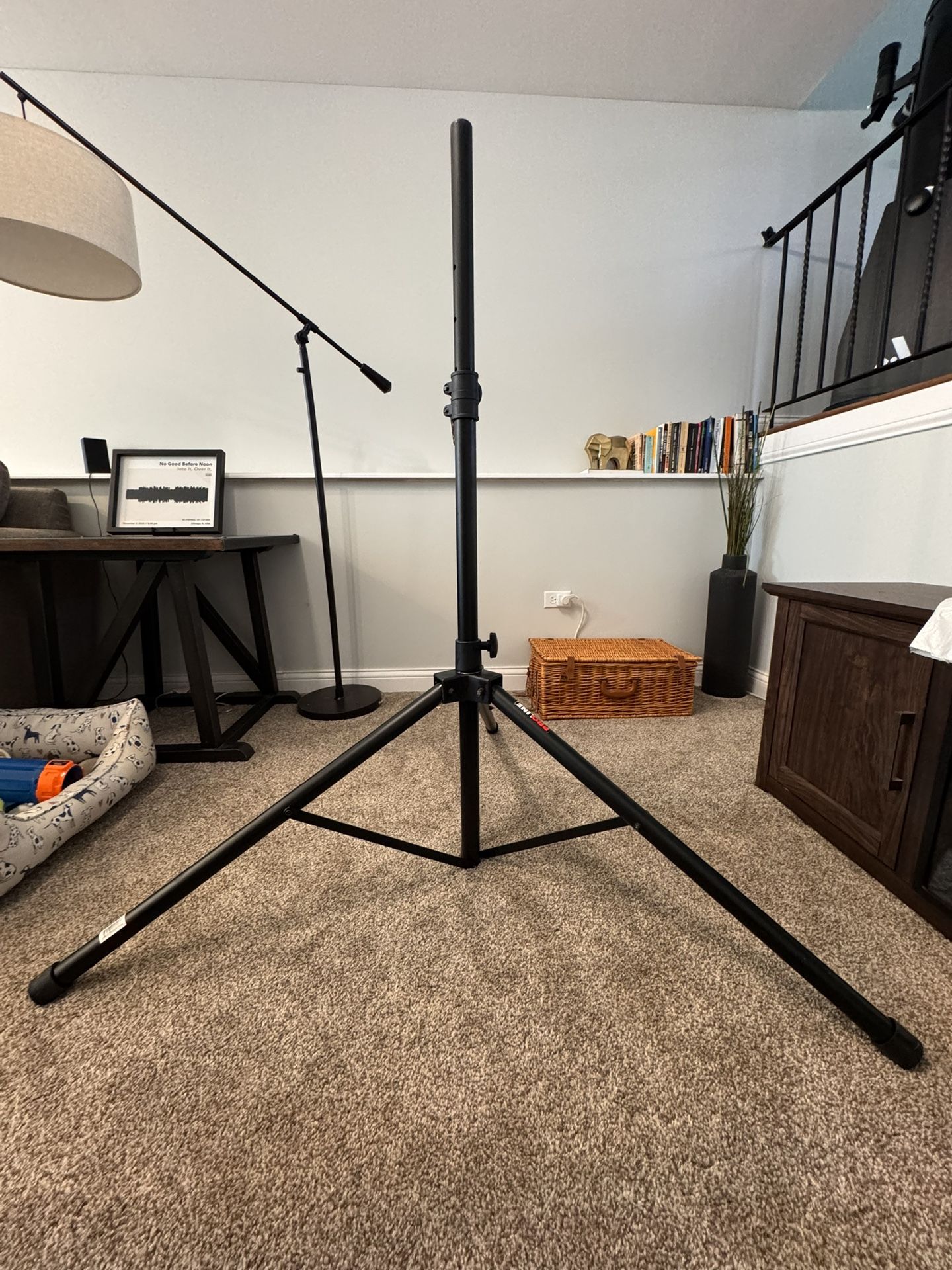 LST2BK – Tripod Speaker Stand