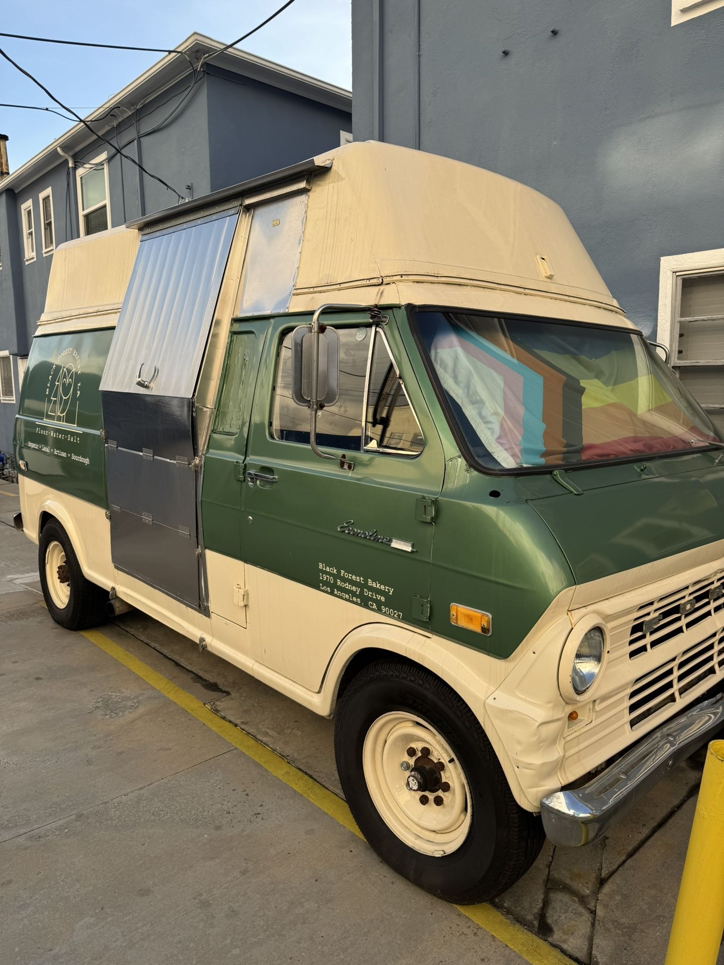 Prepackaged Food Truck (Ford Econoline 1971)