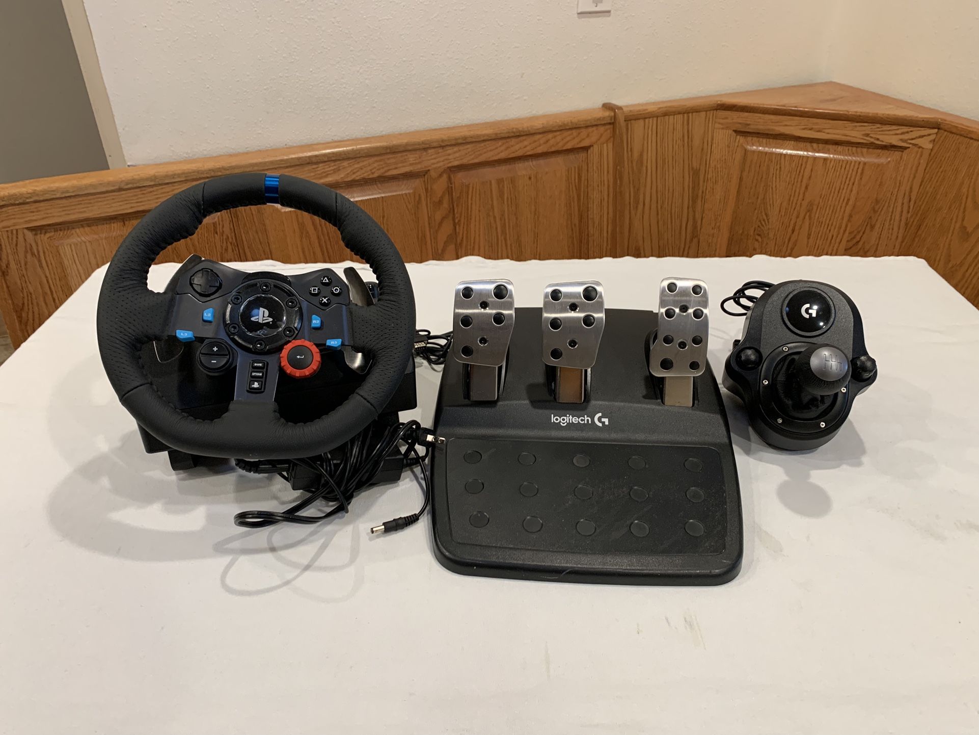 Logitech G29 Driving Force Steering Wheel, Shifter and Pedal Set