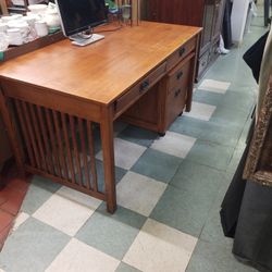 Modern Desk / rolling file