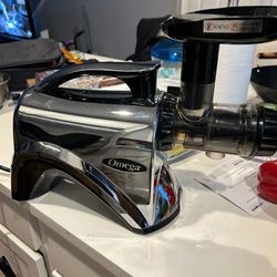 Omega Juicer