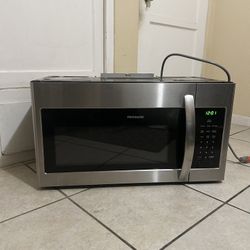 Frigidaire Stainless Steel Microwave – Works Perfect