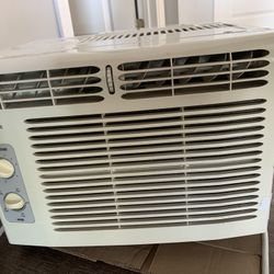 Frigidaire Window Air conditioner 