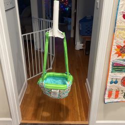 Doorway baby bouncer