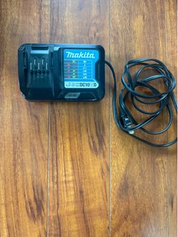New Makita 12 Volt Charger DC10WD