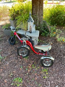 Vintage / Retro Style Schwinn Lil Deluxe Stingray Tricycle Bike