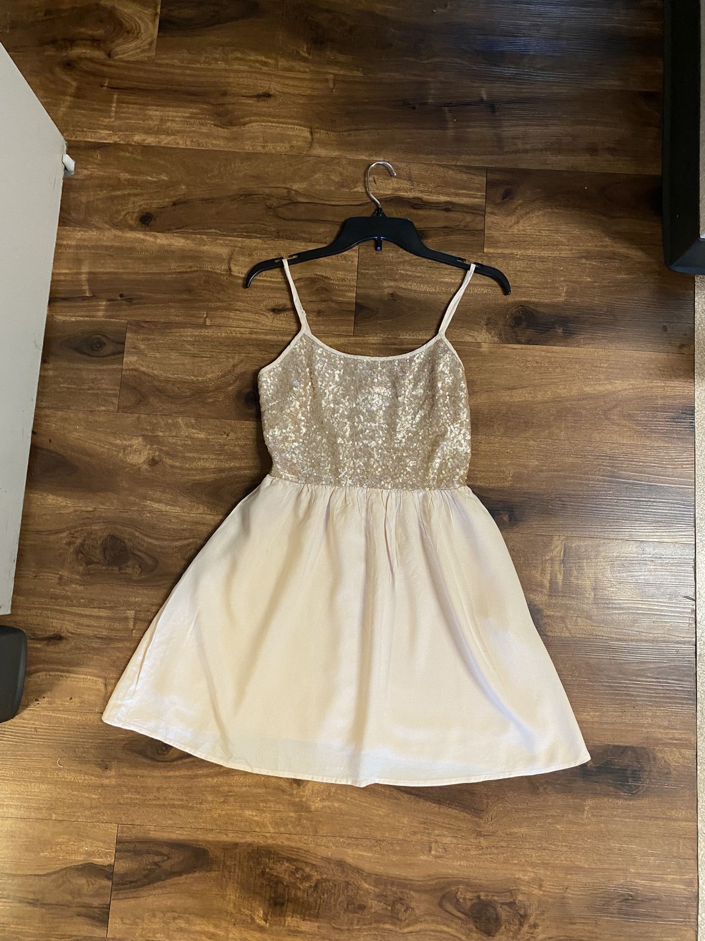 Brand New Woman’s Forever 21 Beige Gold Sequin Dress Up For Sale