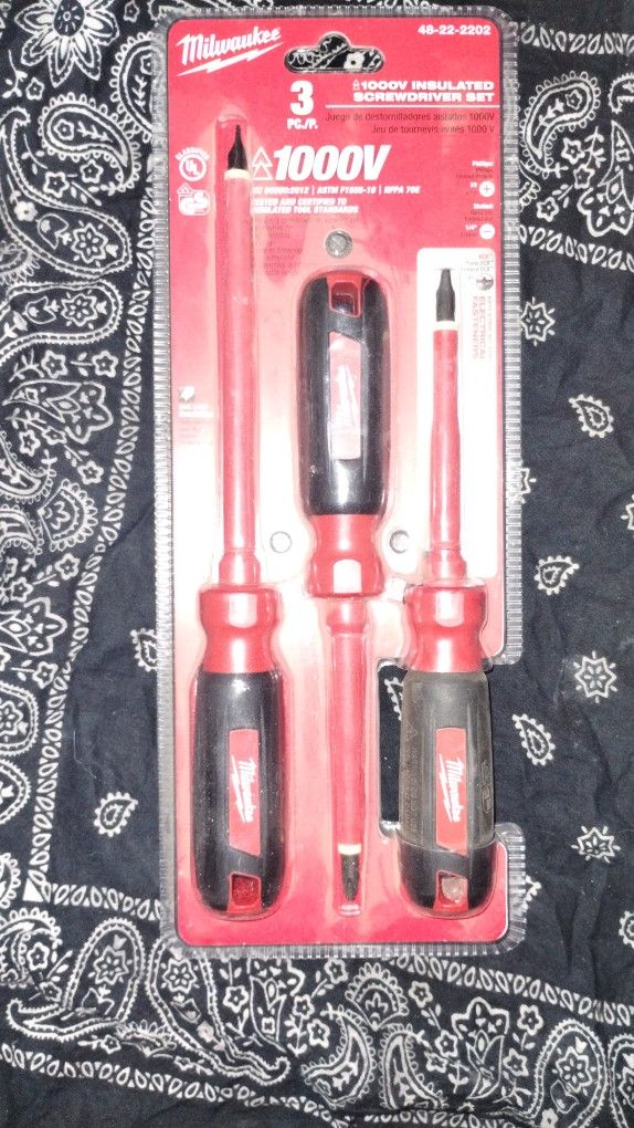MILWAUKEE INSULATED SCREWDRIVERS