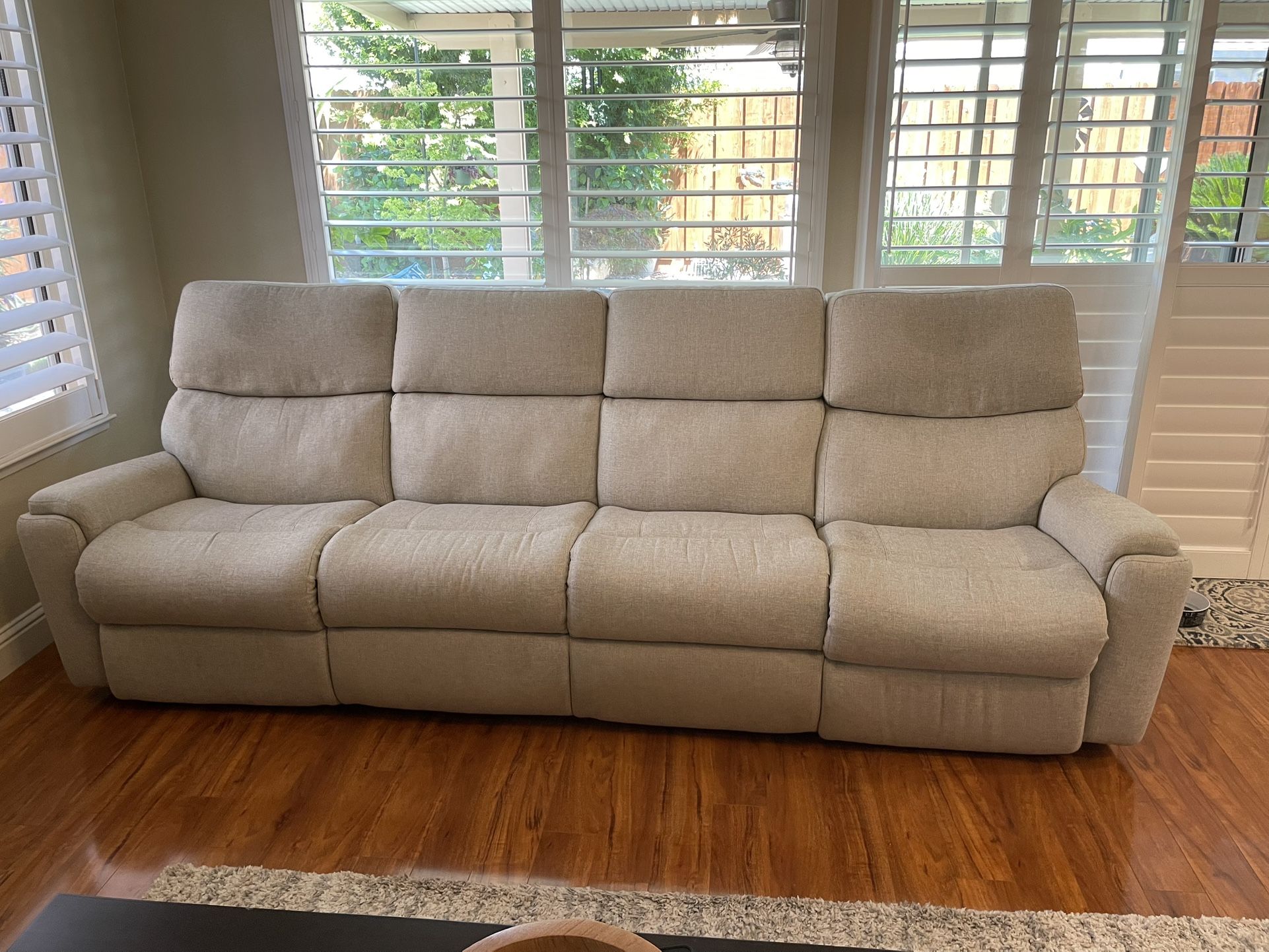 Dual Power Recliner!
