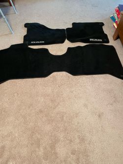 Dodge Ram 2500 carpeted floor mats