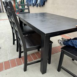 Dining table/5 Chairs 