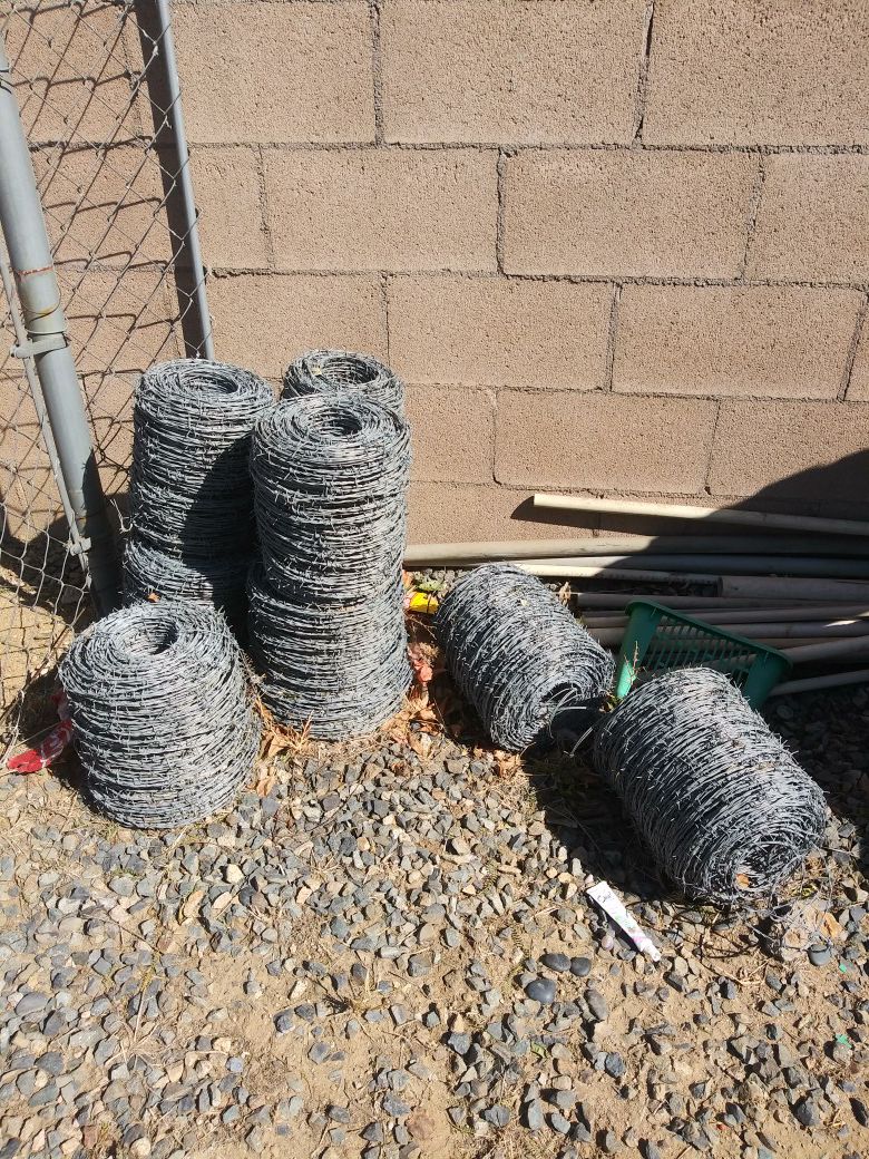 9 rolls of barn wire