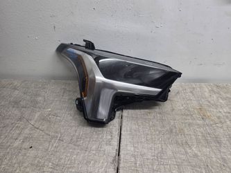 Right headlight toyota tundra 2022 2023 2024 2025 2026