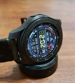 Samsung Galaxy Watch (830F) and Charger