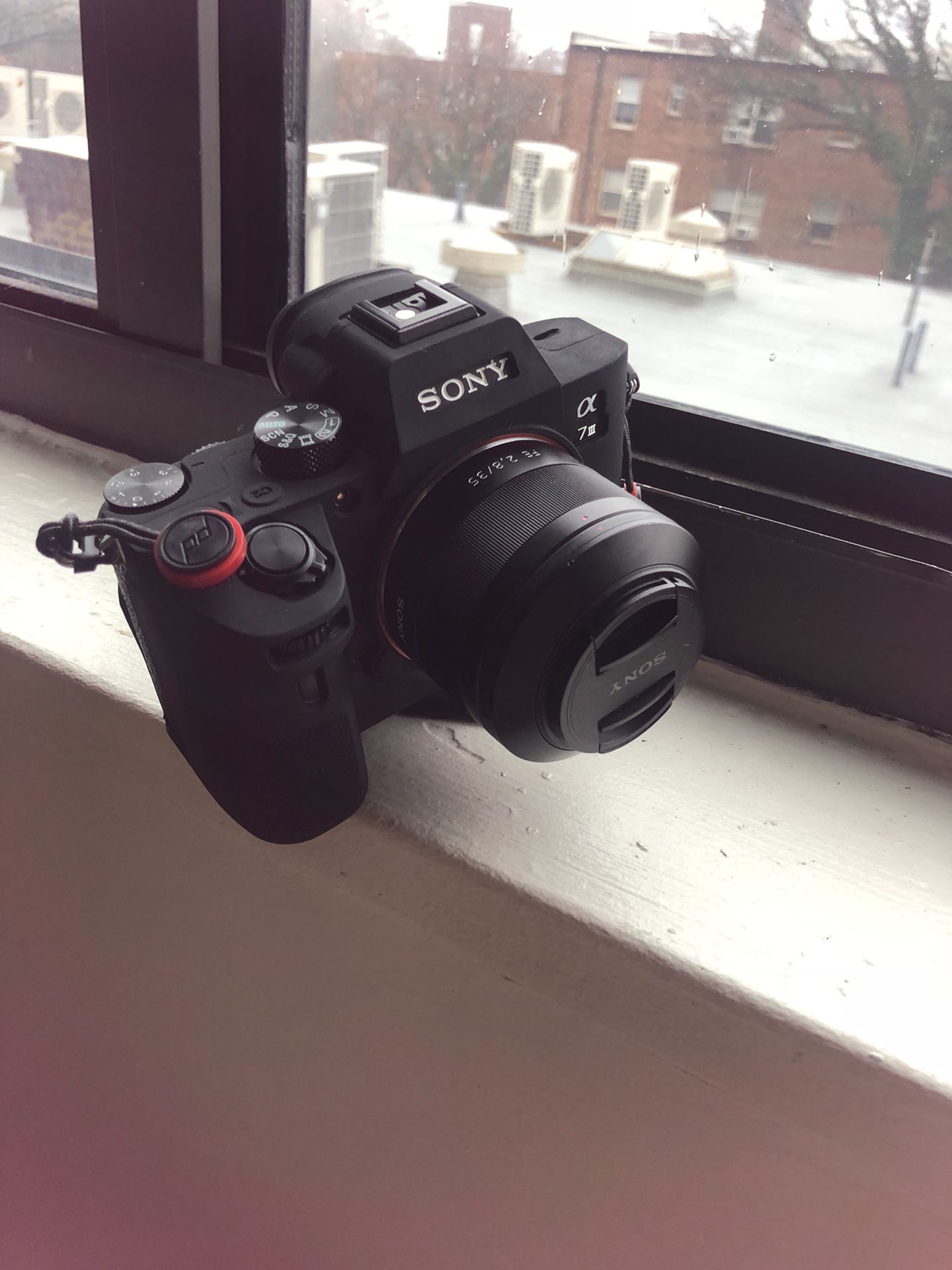 Sony Zeiss 35mm f2.8 Barely used with box 550$