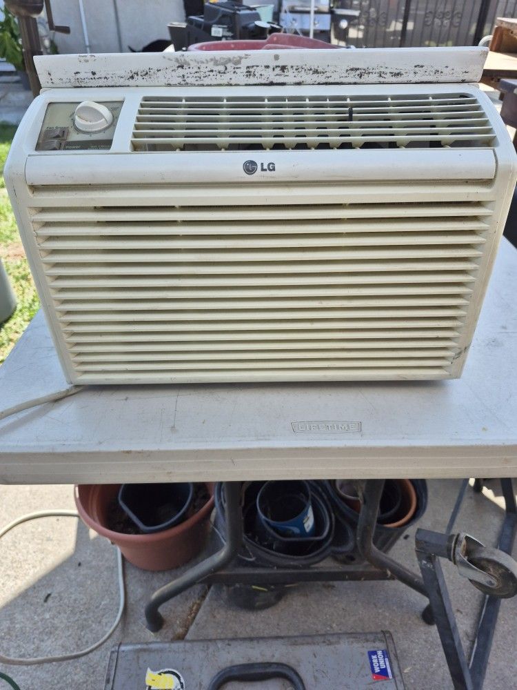 LG Small Window AC, 5ooo,btu.