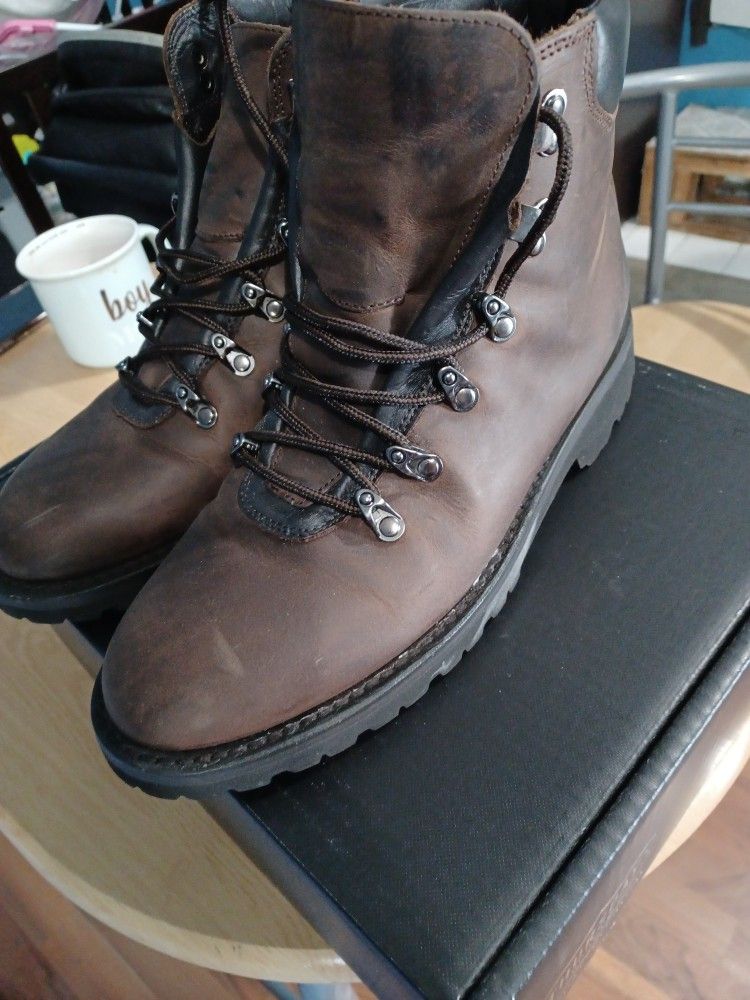 thursday boots commander tobacco Thursday Boots Commander Tobacco Sz 9 for Sale in Anaheim, CA