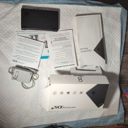 Nintendo DSI hand Held Console Complete In The Box Tested And Working 