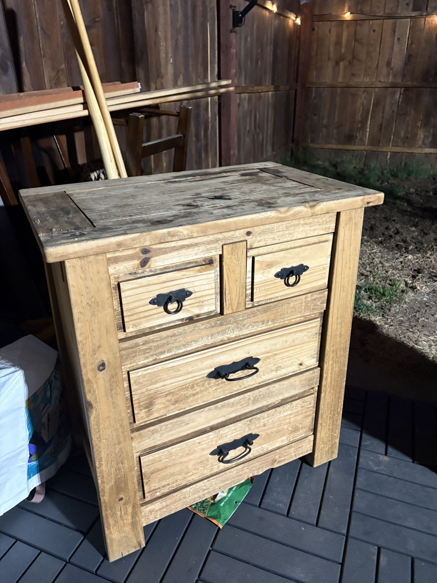 2 Nightstands