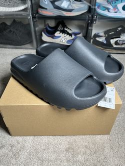 Size 10 - adidas Yeezy Slide Onyx FAST SHIPPING! for Sale in Arlington  Heights, IL - OfferUp