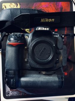 Nikon D300 camera with battery pack