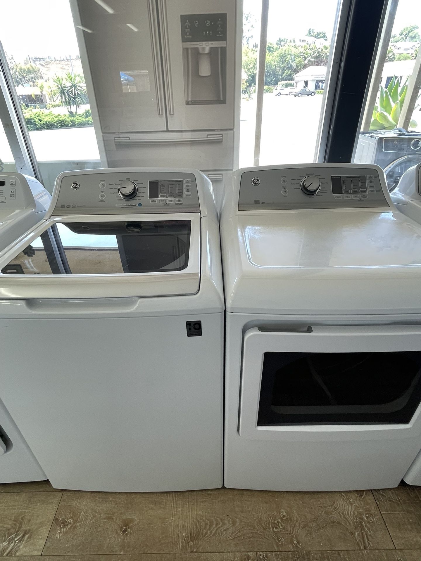 G.E Gas Dryer And Washer Set In Excellent Condition