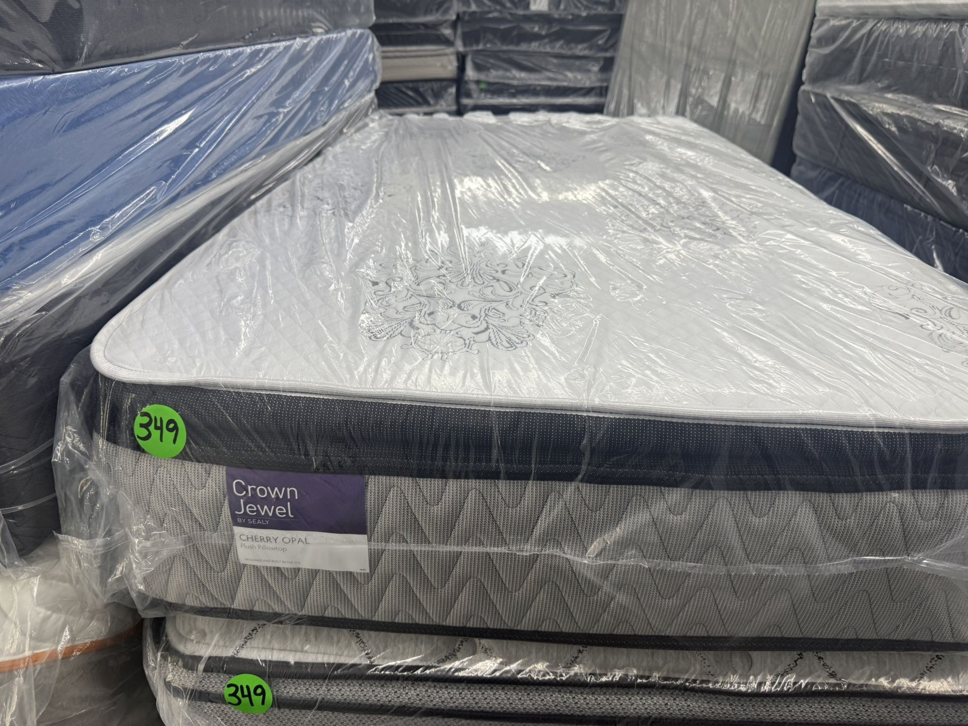 TWIN SIZE PILLOW TOP MATTRESS & BOX SPRING BED SET