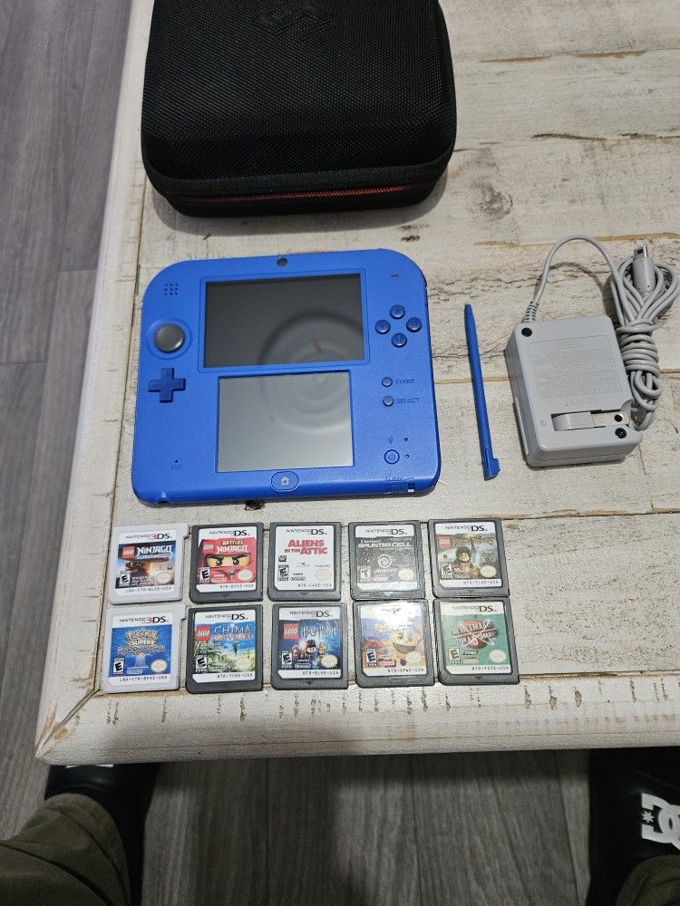 Nintendo 2DS With Games And Case