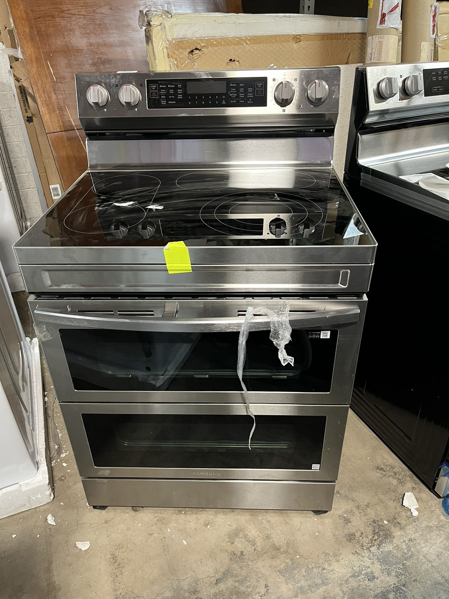 6.3 Cu Ft Electric Free Standing Stove With Flex Dou  