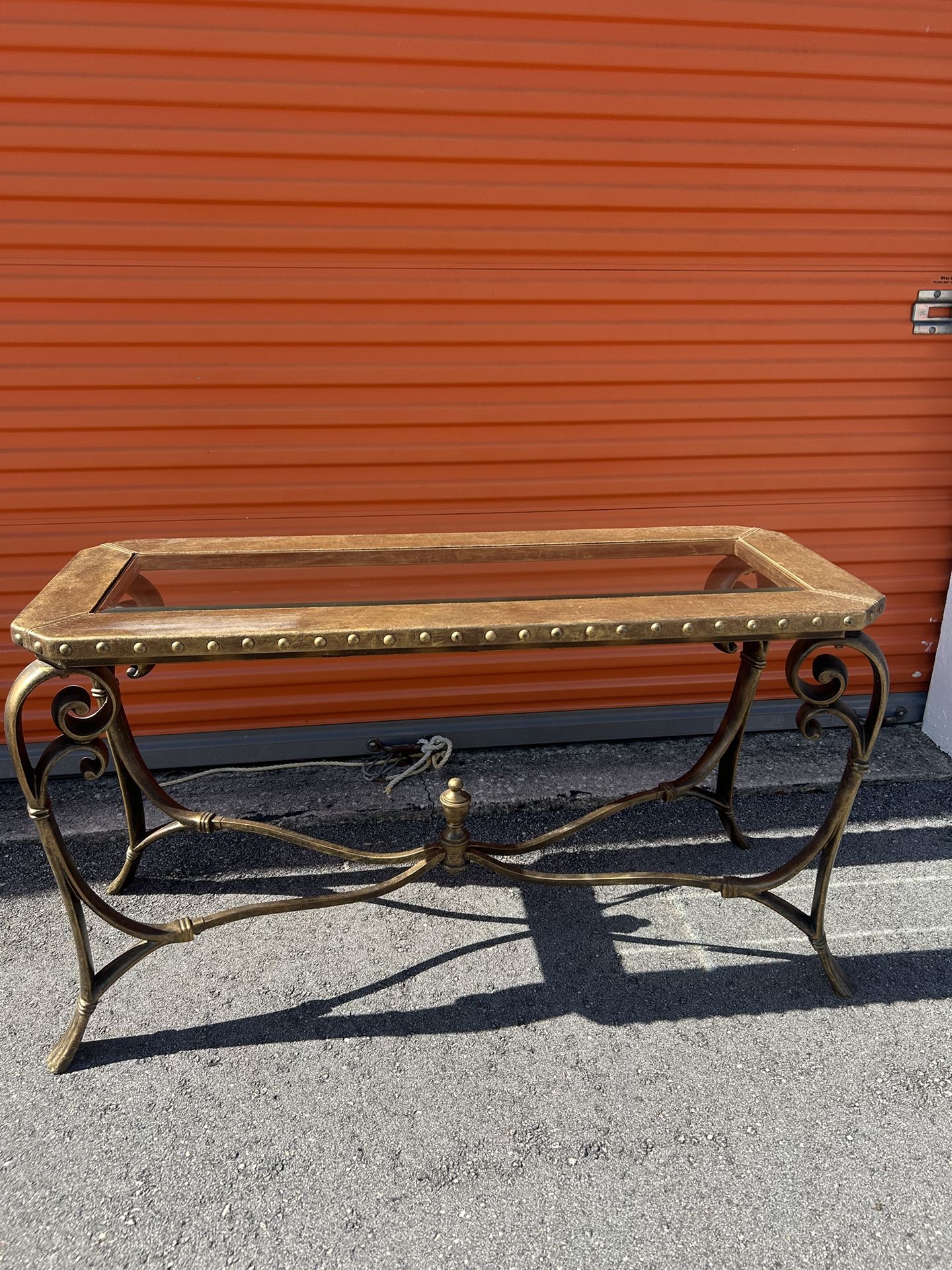 CONSOLE / ENTRANCE TABLE/ GLASS TOP/ IN GREAT CONDITION/ DELIVERY NEGOTIABLE