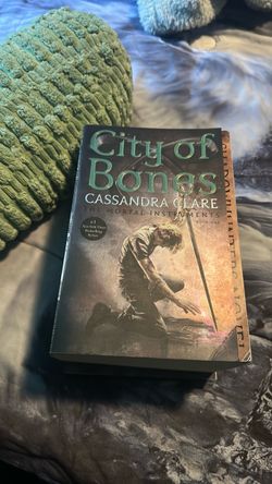 City of Bones by Cassandra Clare Paperback