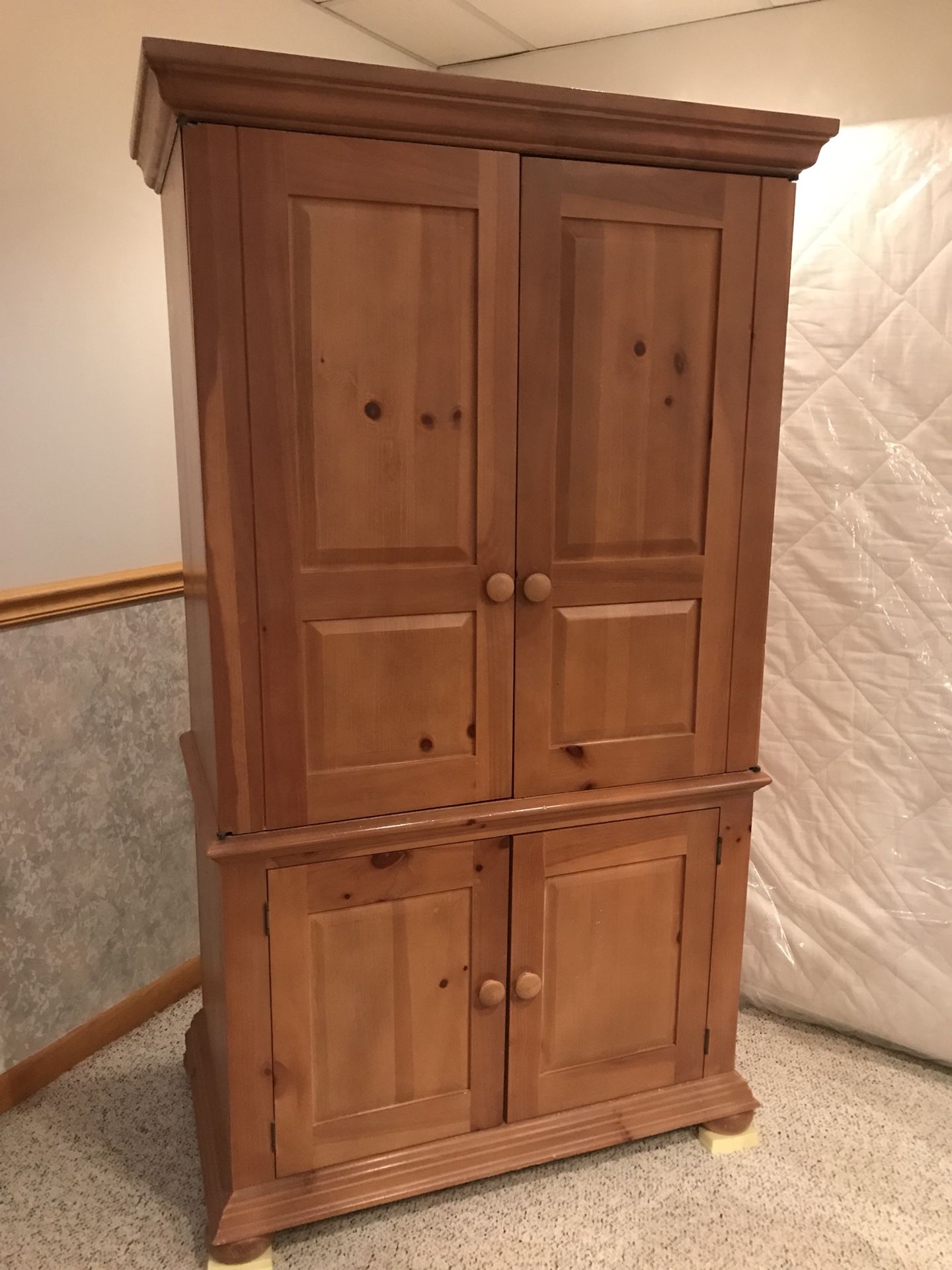 Broyhill Fontana Solid Wood Pine TV Entertainment Center Armoire