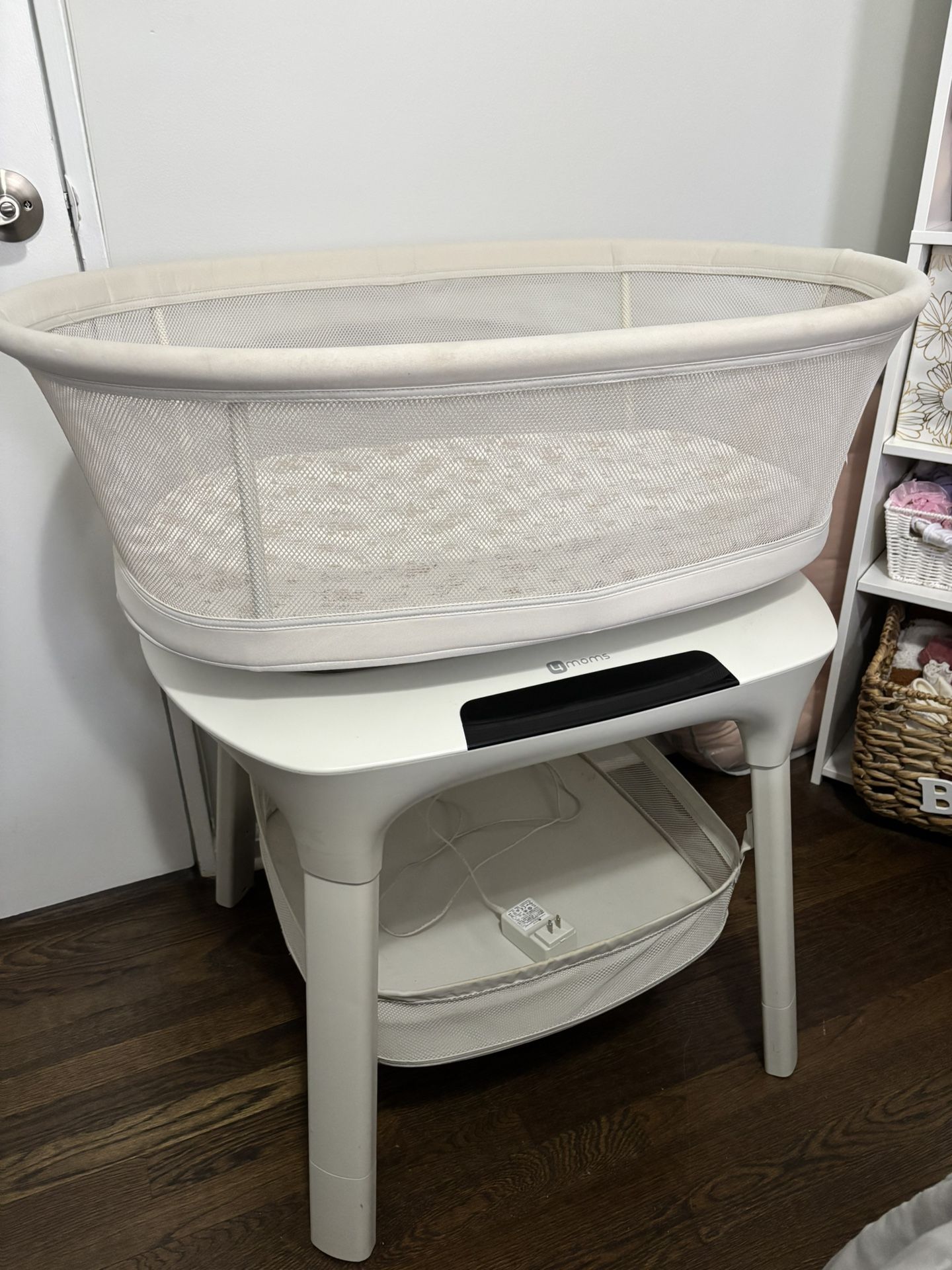 4 Moms Mommaroo Bassinet 