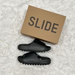 Yeezy Slide “Dark Onyx”. Size 12(Fits 11)Brand New!