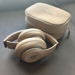 Beats + Kim Kardashian Bluetooth Headphones 