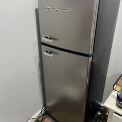 Frigidaire Mini Fridge With Freezer
