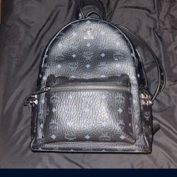 450$ Black Medium Mcm Backpack 