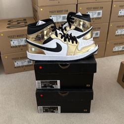 Jordan 1 Mid Metallic Gold Size 8.5 9