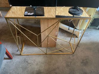 Free - mirrored side table