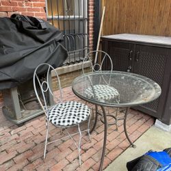 Cafe Table And Chairs