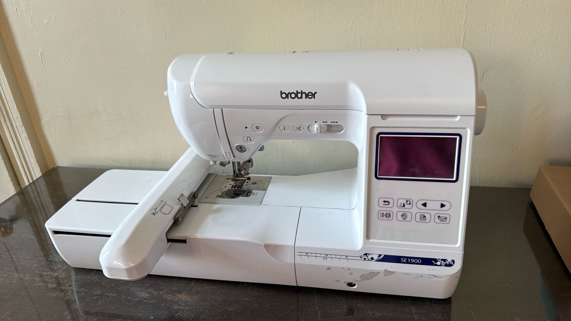 Brother SE1900 NEW embroidery And Sewing Machine