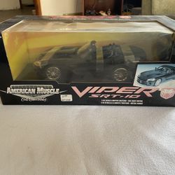 American Muscle ERTL Collectibles Viper SRT-10 1:18 Die Cast Metal Car
