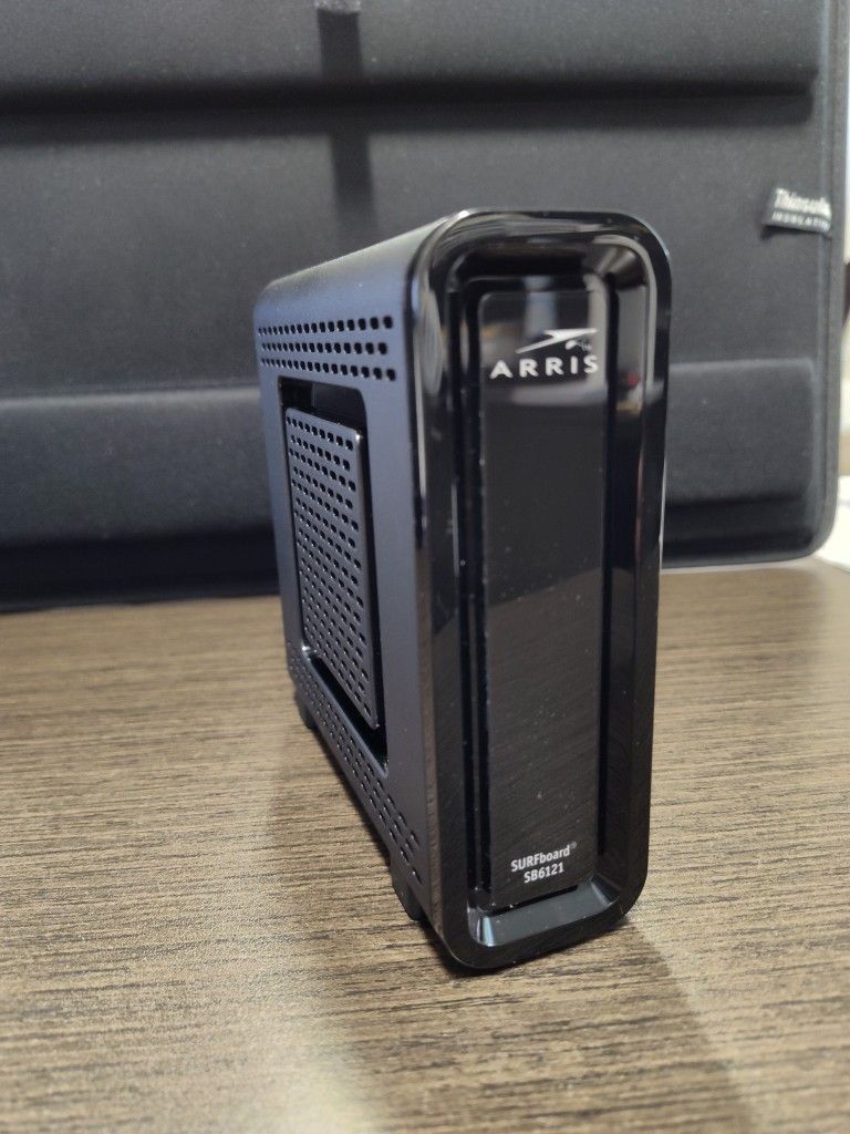 Arris SB6121 SURFboard / Modem