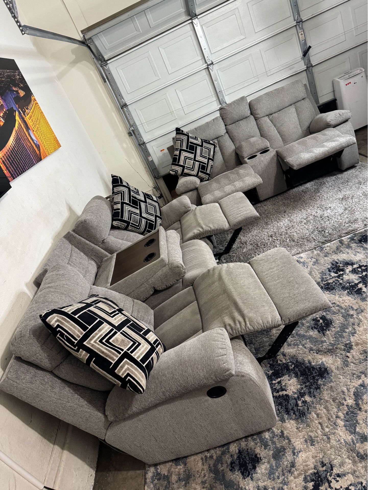 * Like New * Ashley furniture 2pc Modular recliner Couch & Love seat ( Free Delivery )