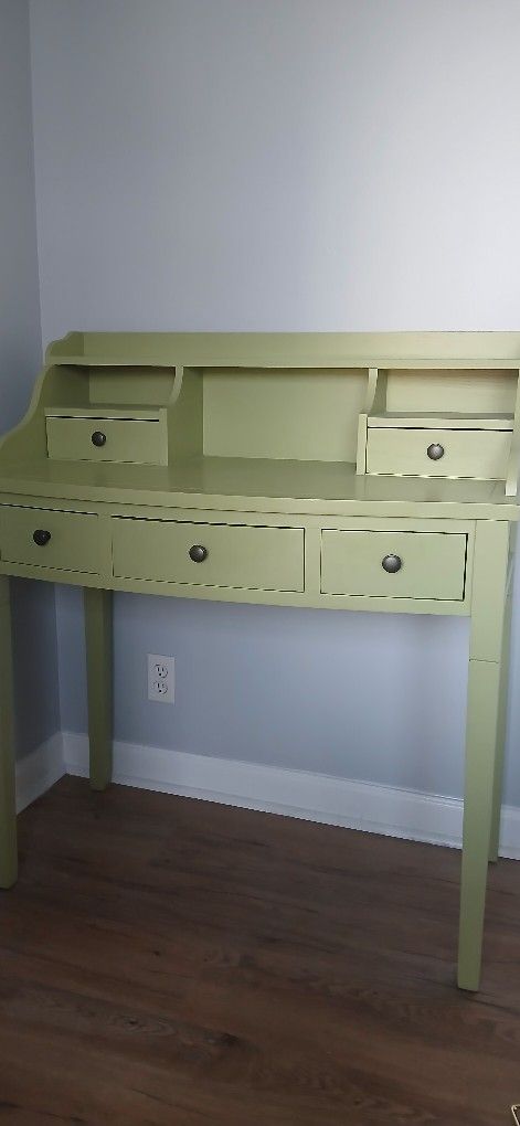 Green Hutch Desk