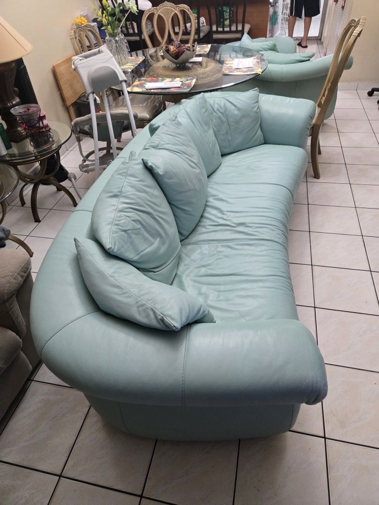 Couches And Tables With Mirror