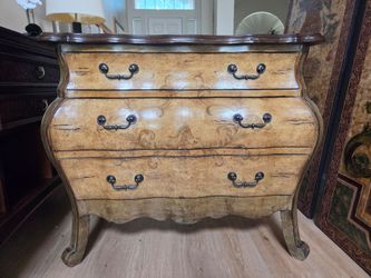 Elegant Vintage Bombe chest of Draws